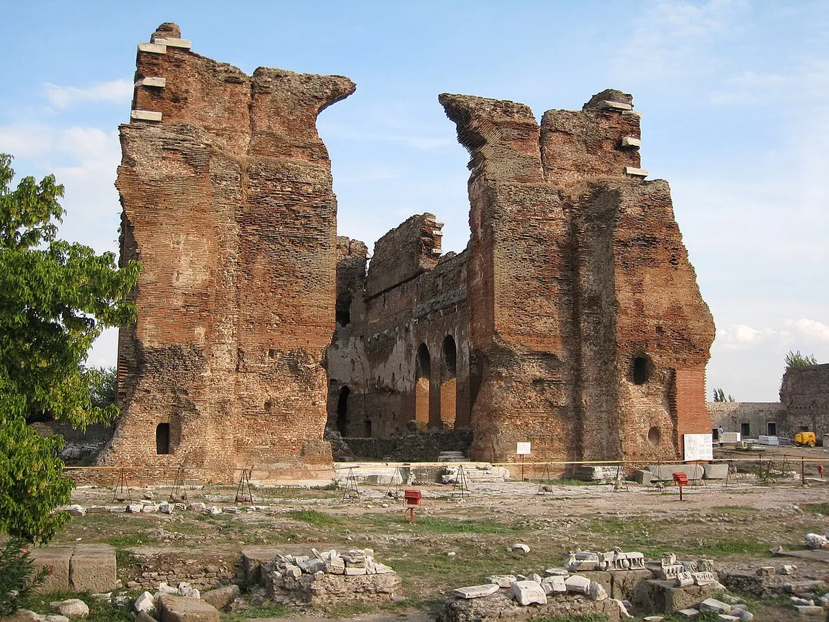 Kızıl Avlu ve Tarihi Serapeion (Bazilika - İncil'deki 7 Kiliseden Biri)