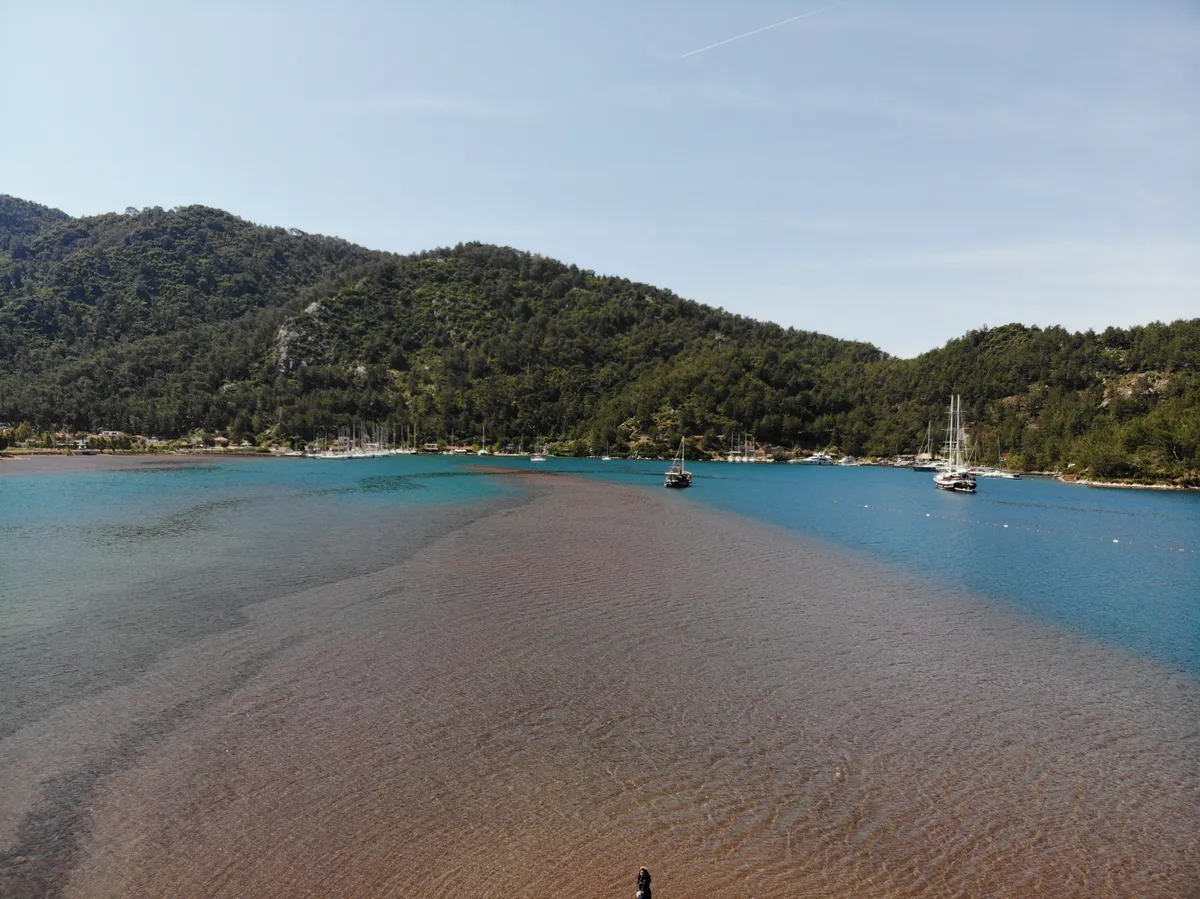 Kızkumu Plajı ve Batık Yol (Orhaniye)