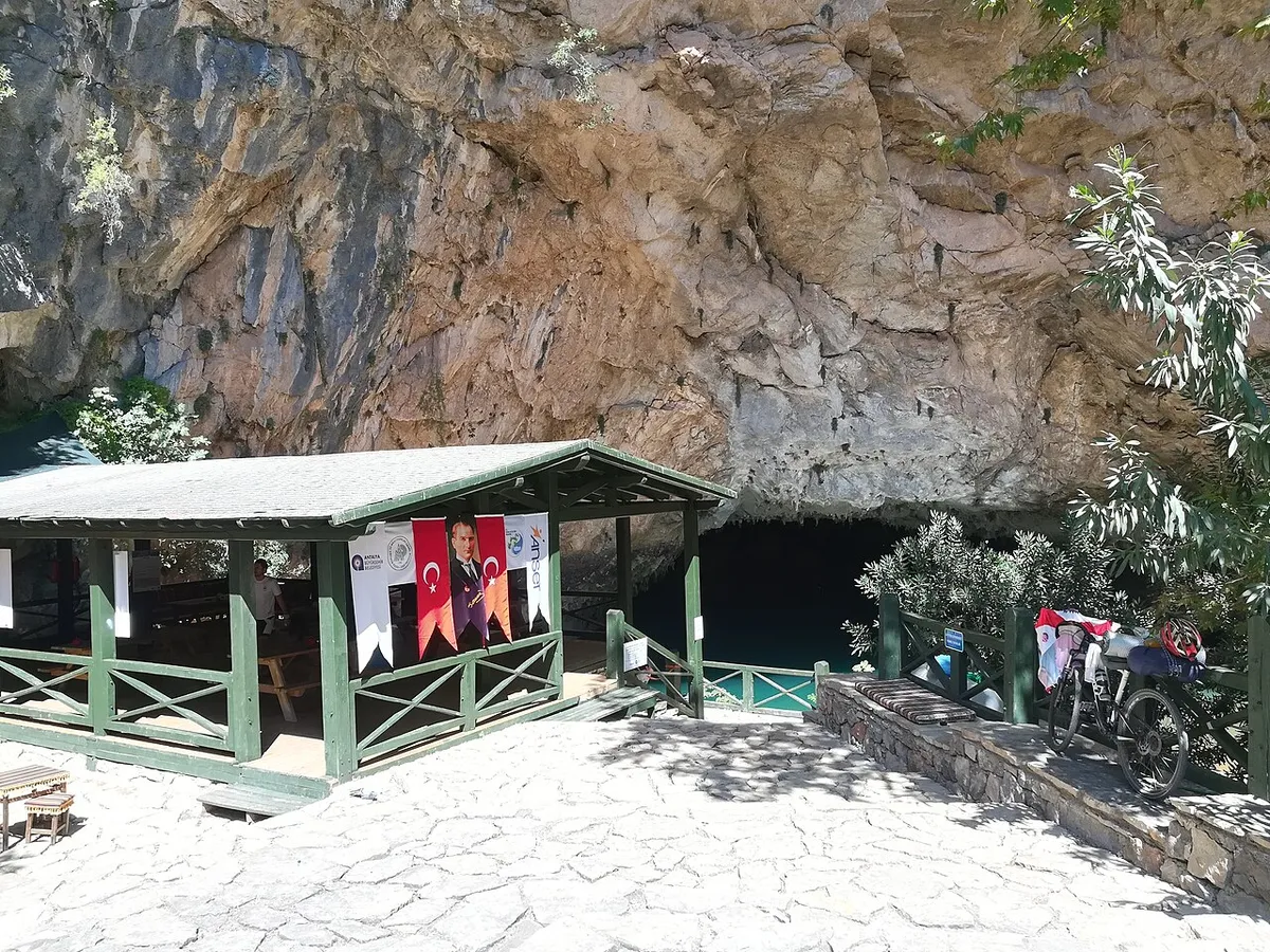 Düdencik Mağarası ve Doğal Düdeni
