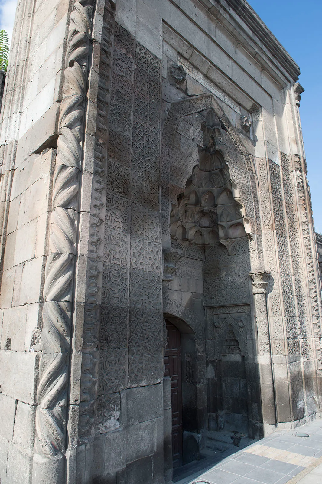 Kocasinan Tarihi Hacı Kılıç Camii ve Medresesi (1249)