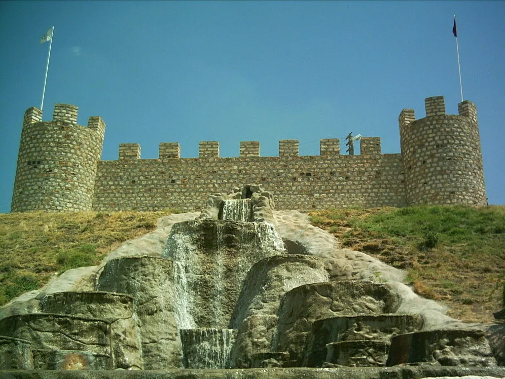 Koçhisar Kalesi ve Tarihi Seyir Tepesi