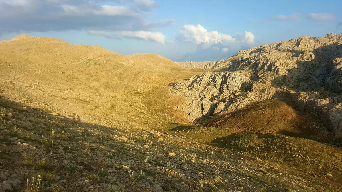 Köşekbükü Mağarası