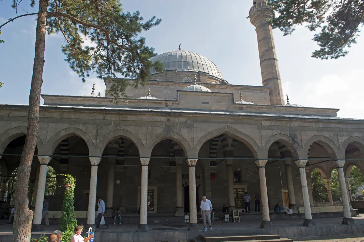 Kurşunlu Camii ve Tarihi Meydan Pınarı (Ladik)
