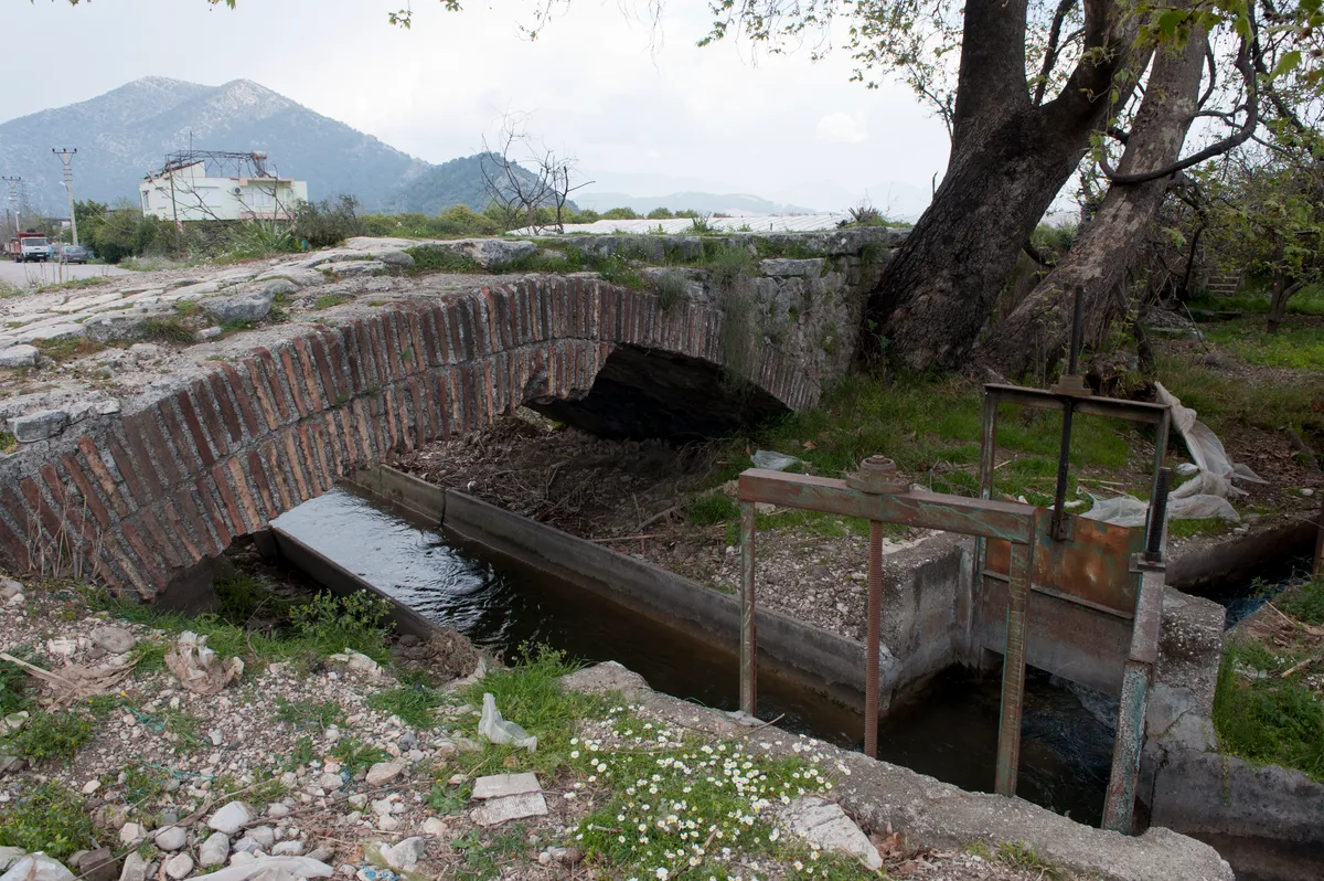 Limyra Antik Kenti ve Kaynak Su Kanalları