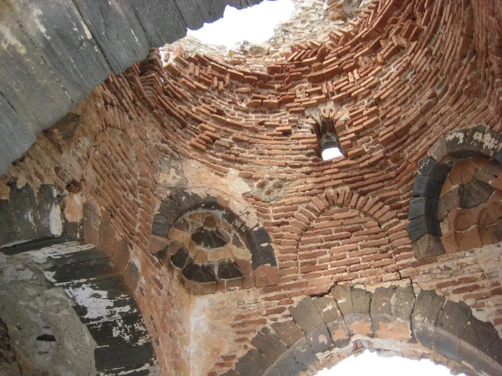 Tarihi Arak Manastırı ve Çan Kulesi (Kepenek)
