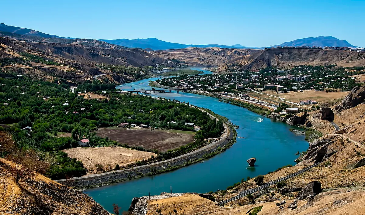 Palu Kent Meydanı & Kordonu