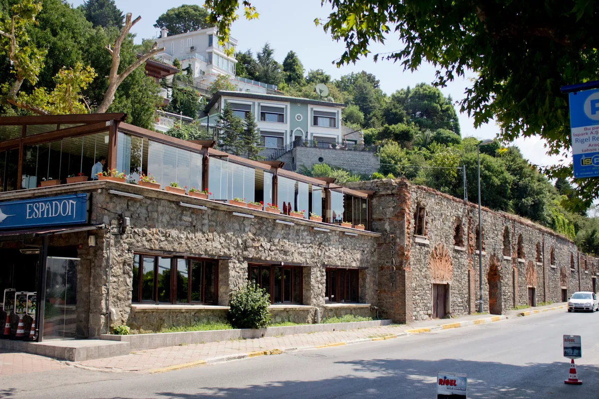 Paşalimanı Adası ve Tarihi Kıyı Yerleşimi