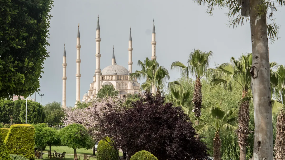 Pehlivanköy Tarihi Merkez Camii ve Peynirciler Çarşısı