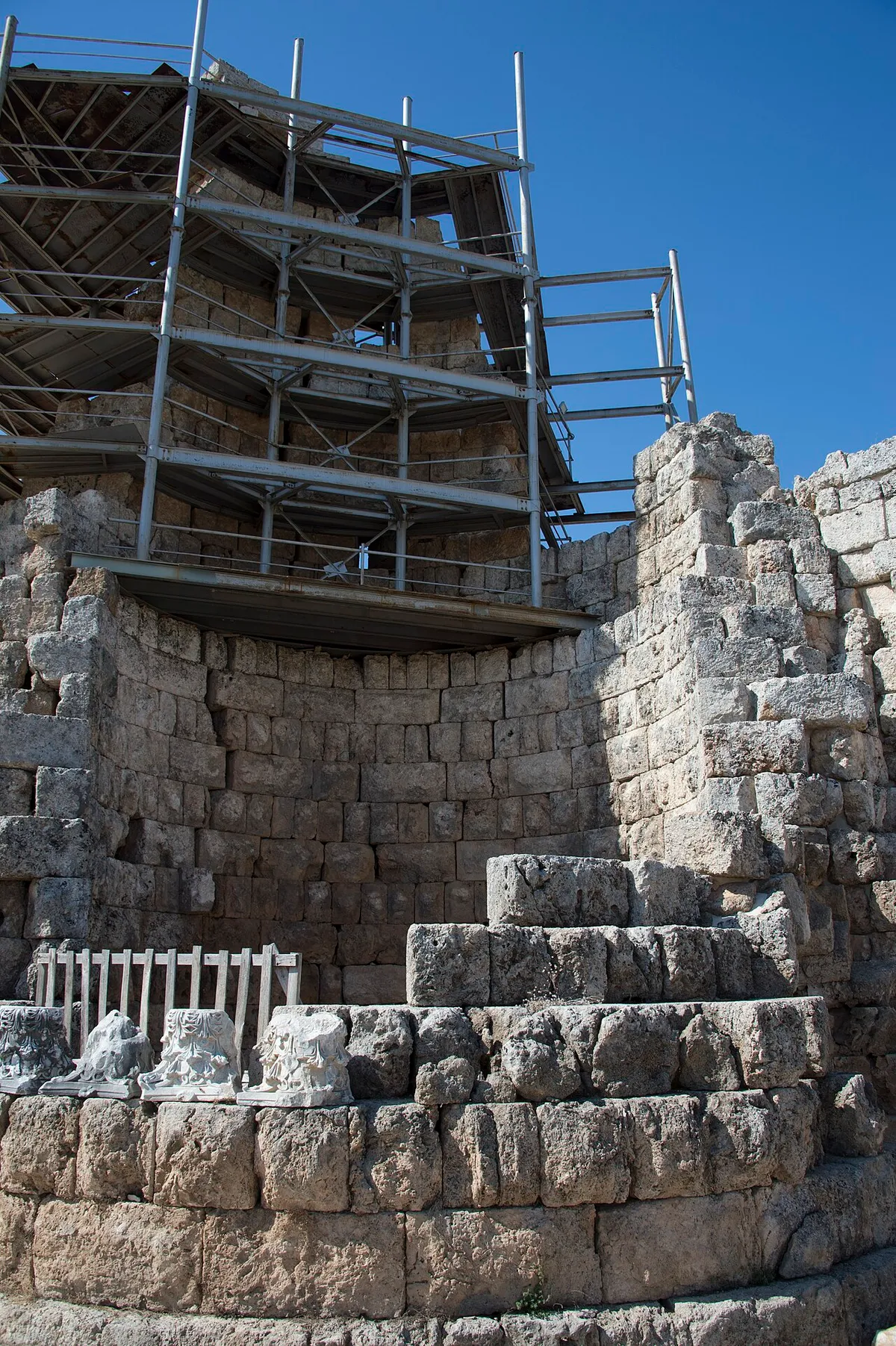 Ciudad de las avenidas columnadas: Perge, torres helenísticas y cascada de Kurşunlu
