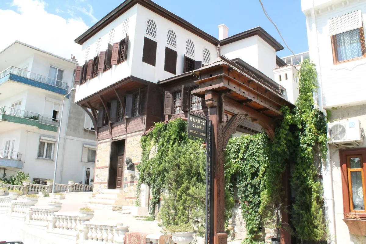 Süleymanpaşa'da Alışveriş Rüyası: Tarihi Çarşılardan Modern Butiklere