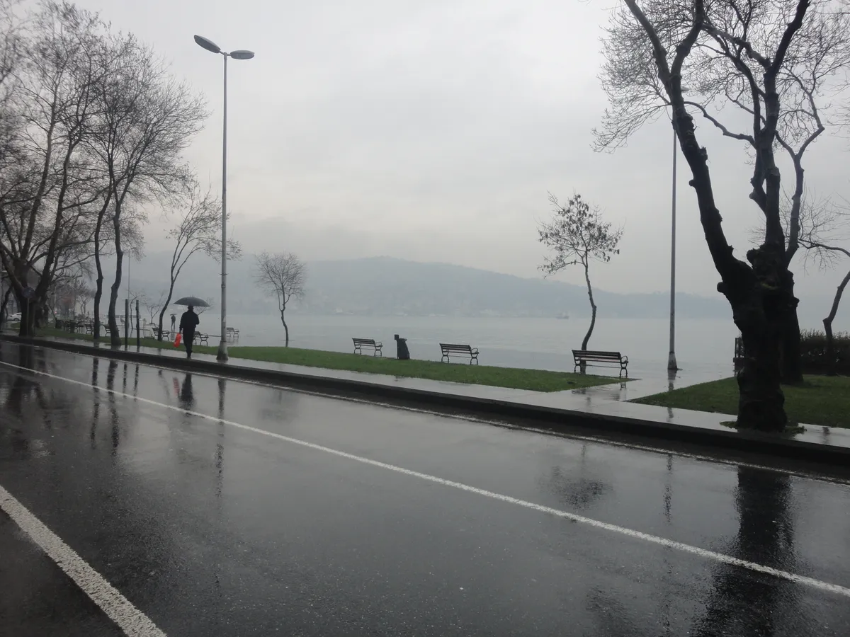 Kireçburnu Sahili ve Tarihi Deniz Feneri - İstanbul Sarıyer