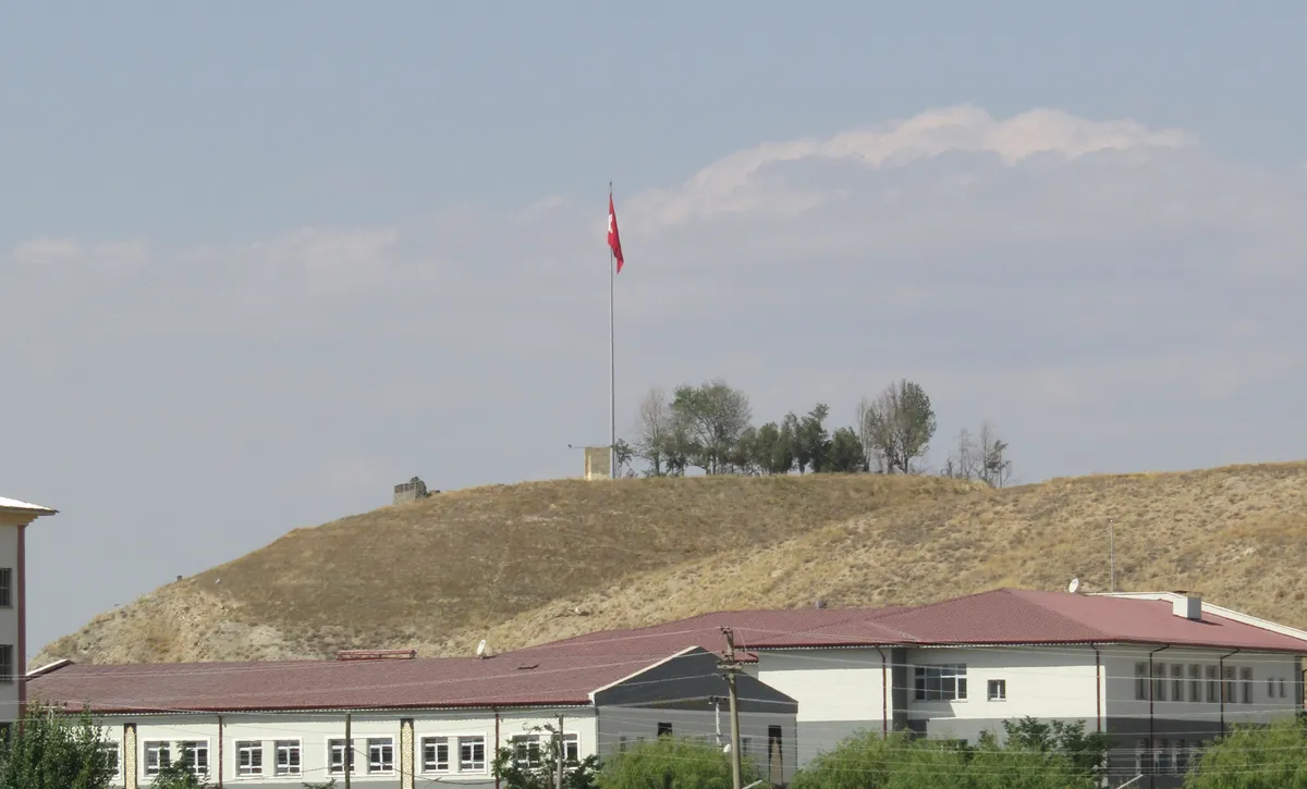 Şarkışla Kalesi ve Şehir Seyir Tepesi