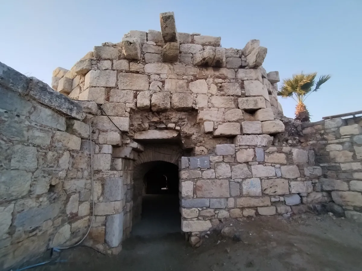 Sığacık Tarihi Kalesi ve Kaleiçi Taş Evleri (1522)