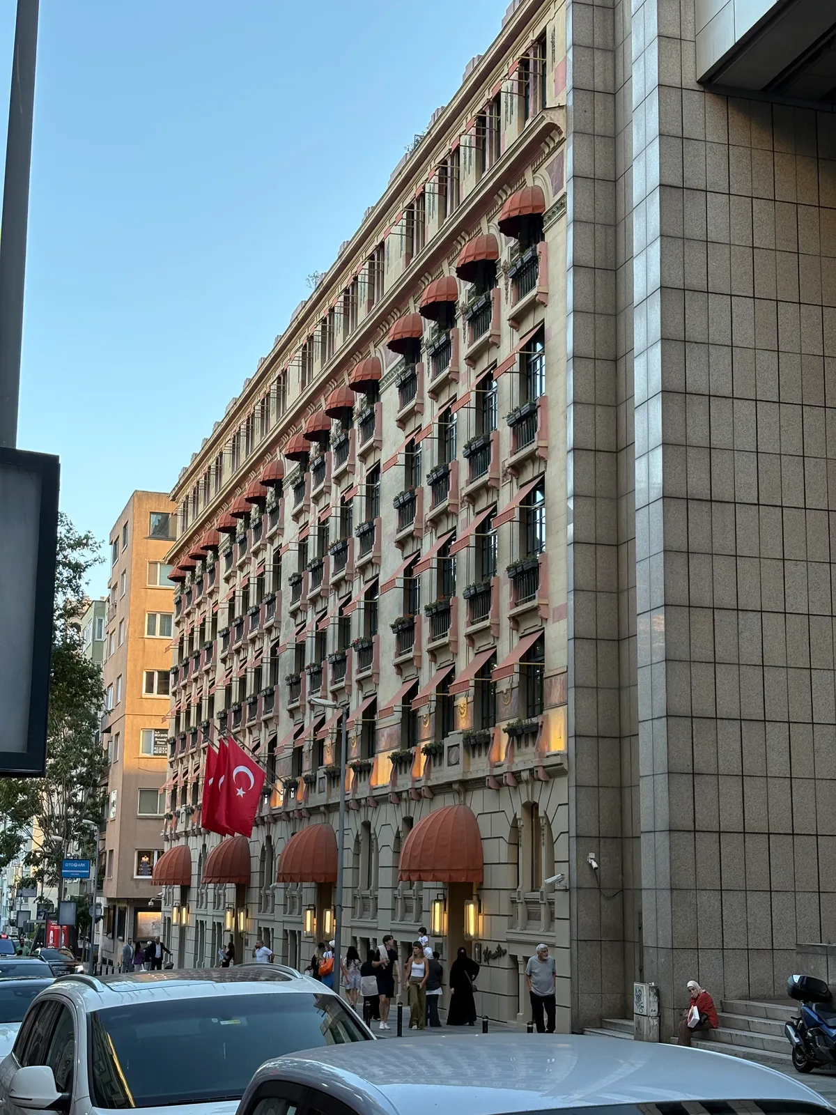 Maçka Palas ve Tarihi Teşvikiye Dokusu