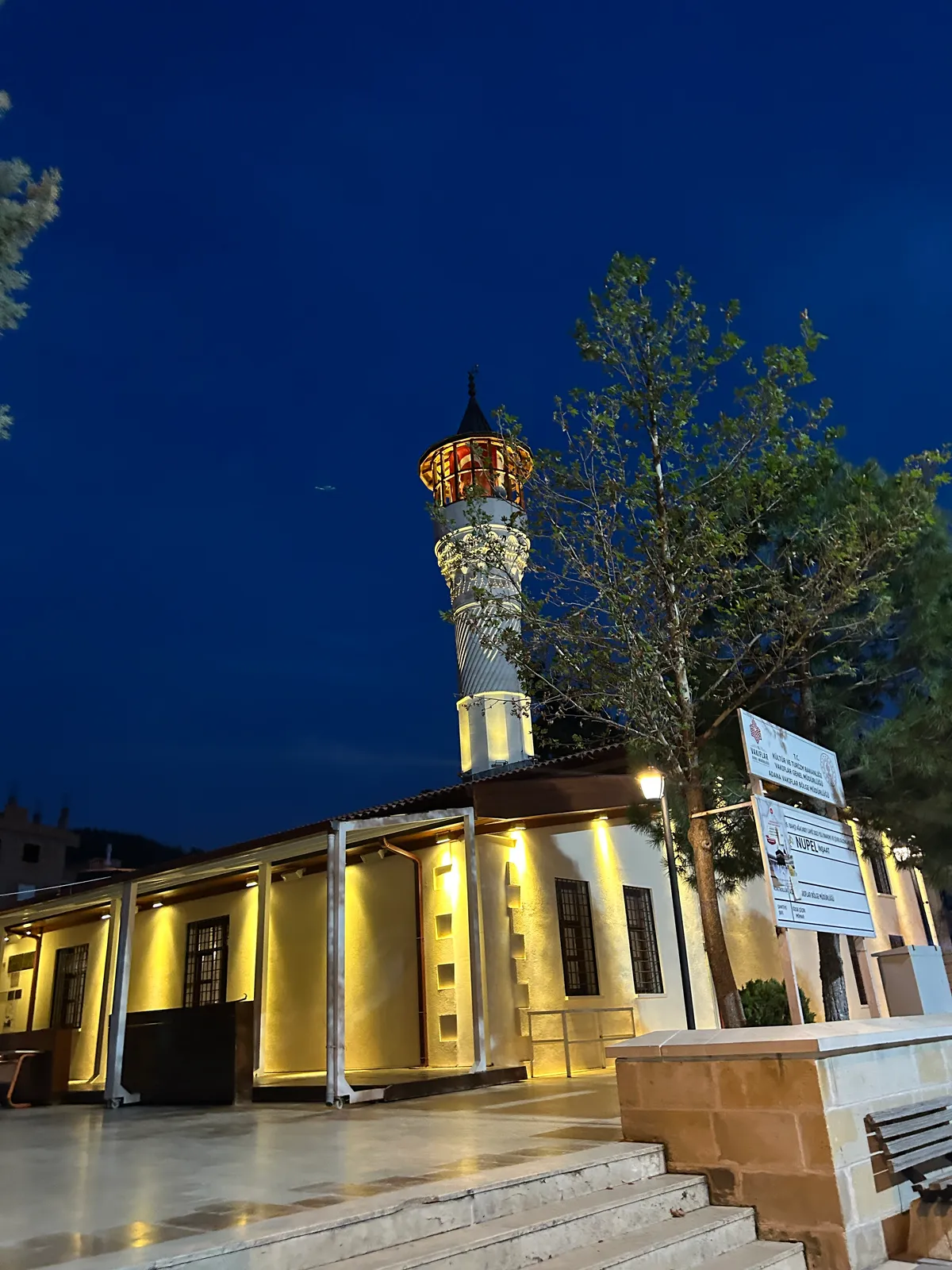 Tarihi Ağcabey Camii ve Kümbeti