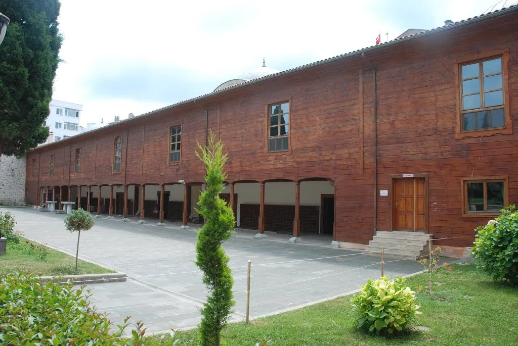 Tarihi Alâeddin Camii ve Avlusu