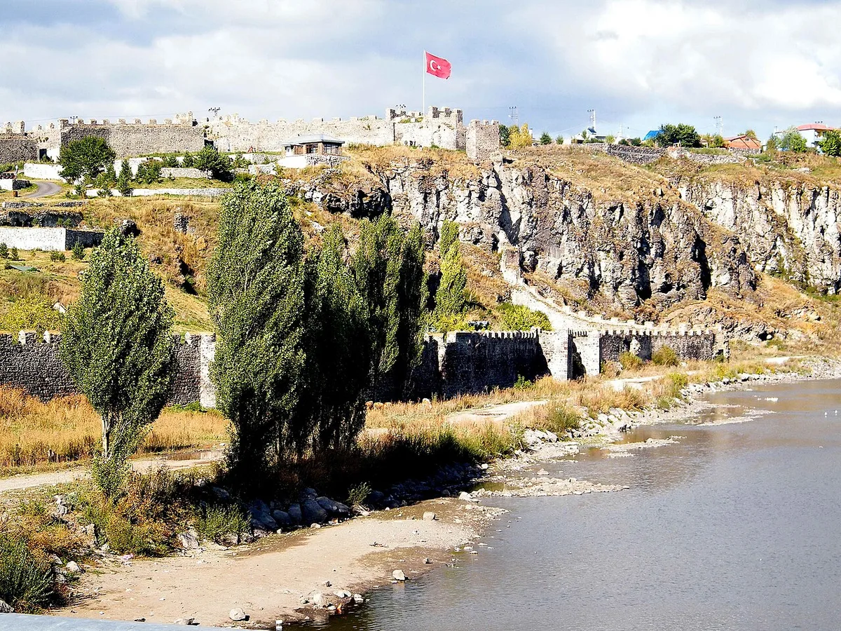 Tarihi Ardahan Kalesi