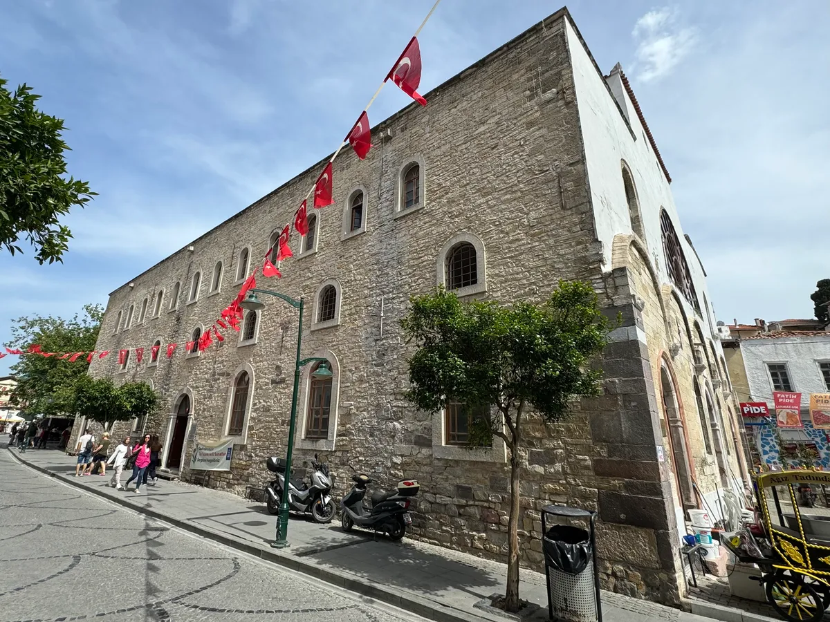Tarihi Ayios Haralambos Kilisesi ve Kültür Merkezi (1832)