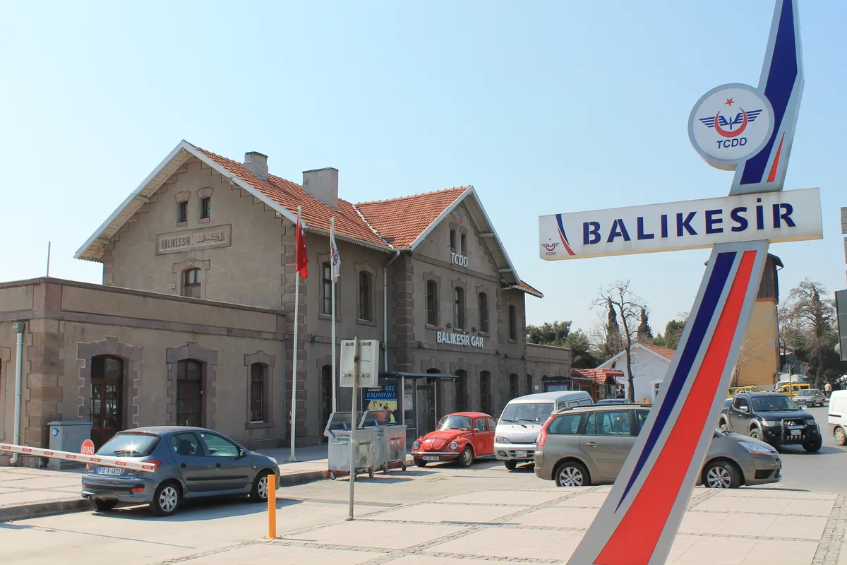 Tarihi Balıkesir Tren Garı ve Gar Meydanı Parkı (1912)
