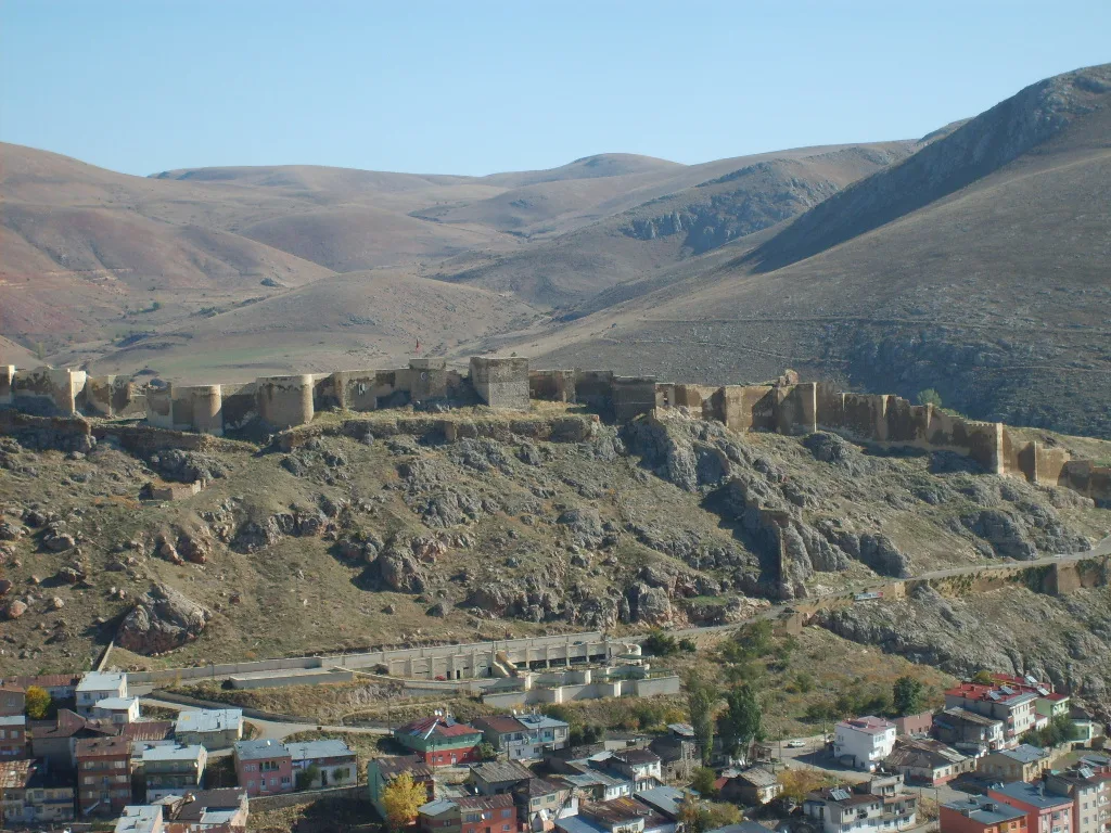Tarihi Bayburt Kalesi (Çinimaçin Kalesi)