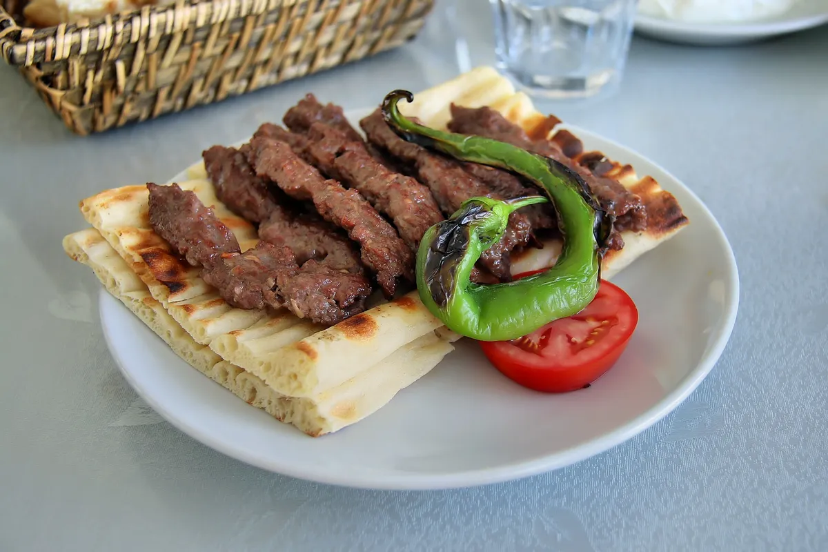Burdur Şiş Köftesi ve Ceviz Ezmesi