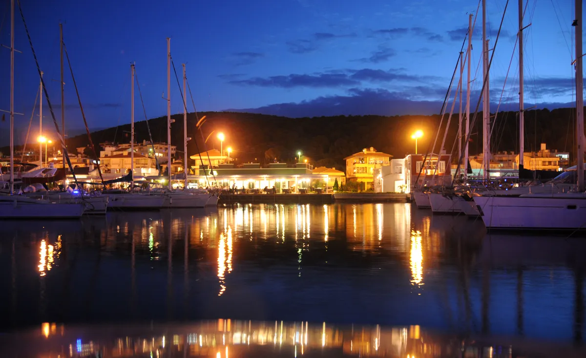 İzmir Çeşme Marina ve Kordonboyu