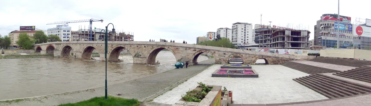 Tarihi Çeşnigir Taş Köprüsü