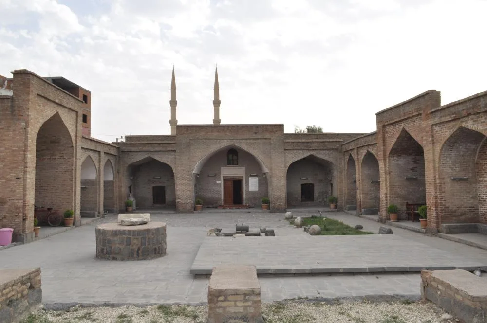 Tarihi Cizre Kırmızı Medrese (Medreseya Sor) ve Melaye Ciziri Külliyesi