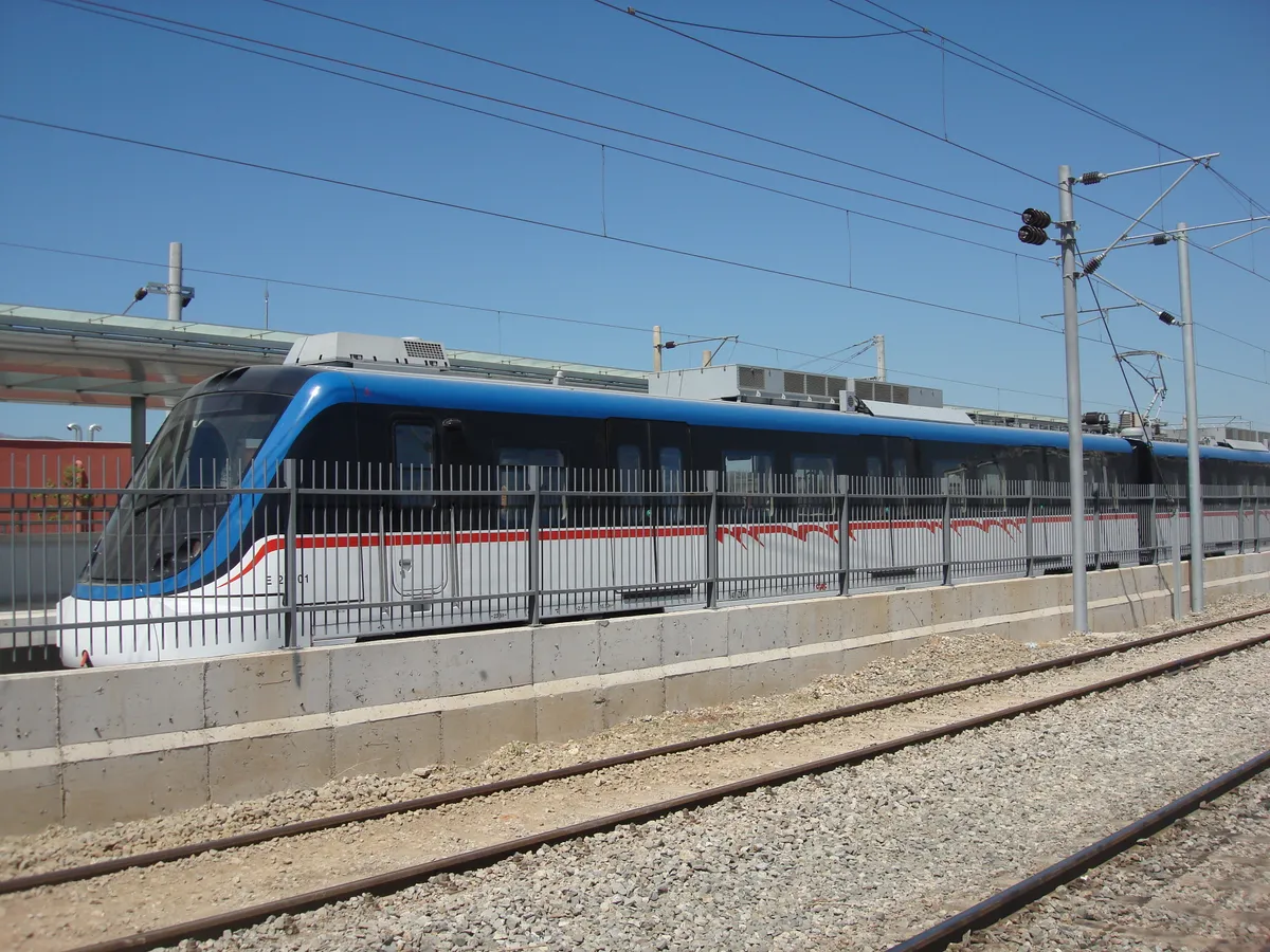 İzmir Menderes'te EN İYİ Tarihi Yapılar ve Kaleler Nerede? (2026 Kültür Rehberi)
