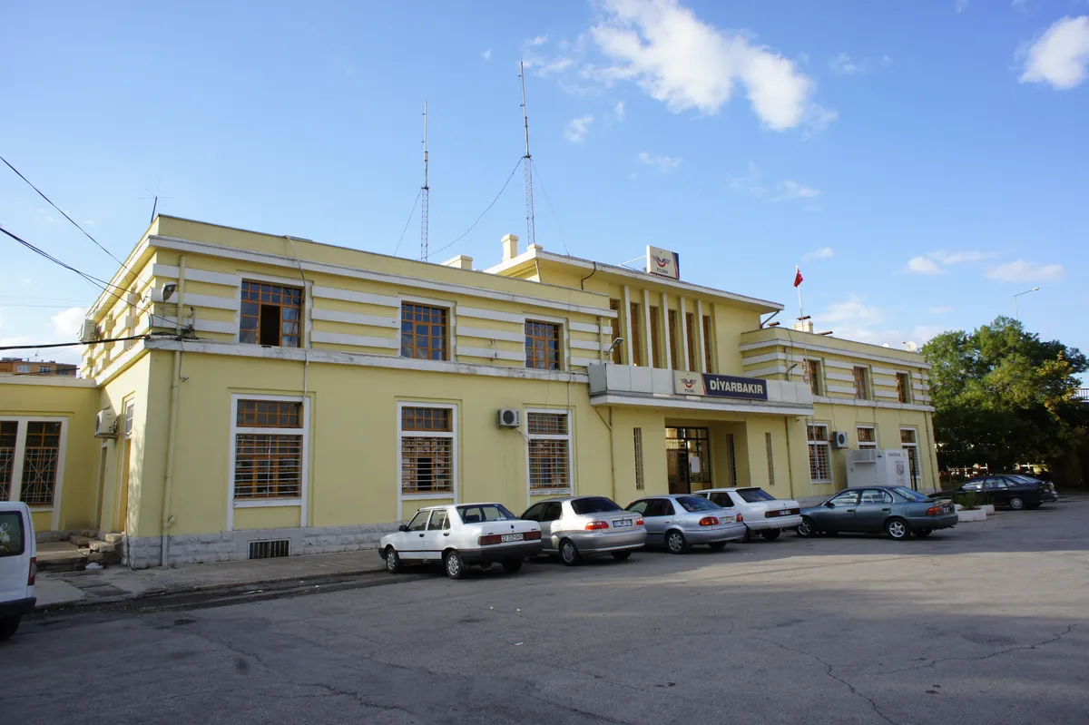 Tarihi Diyarbakır Tren Garı