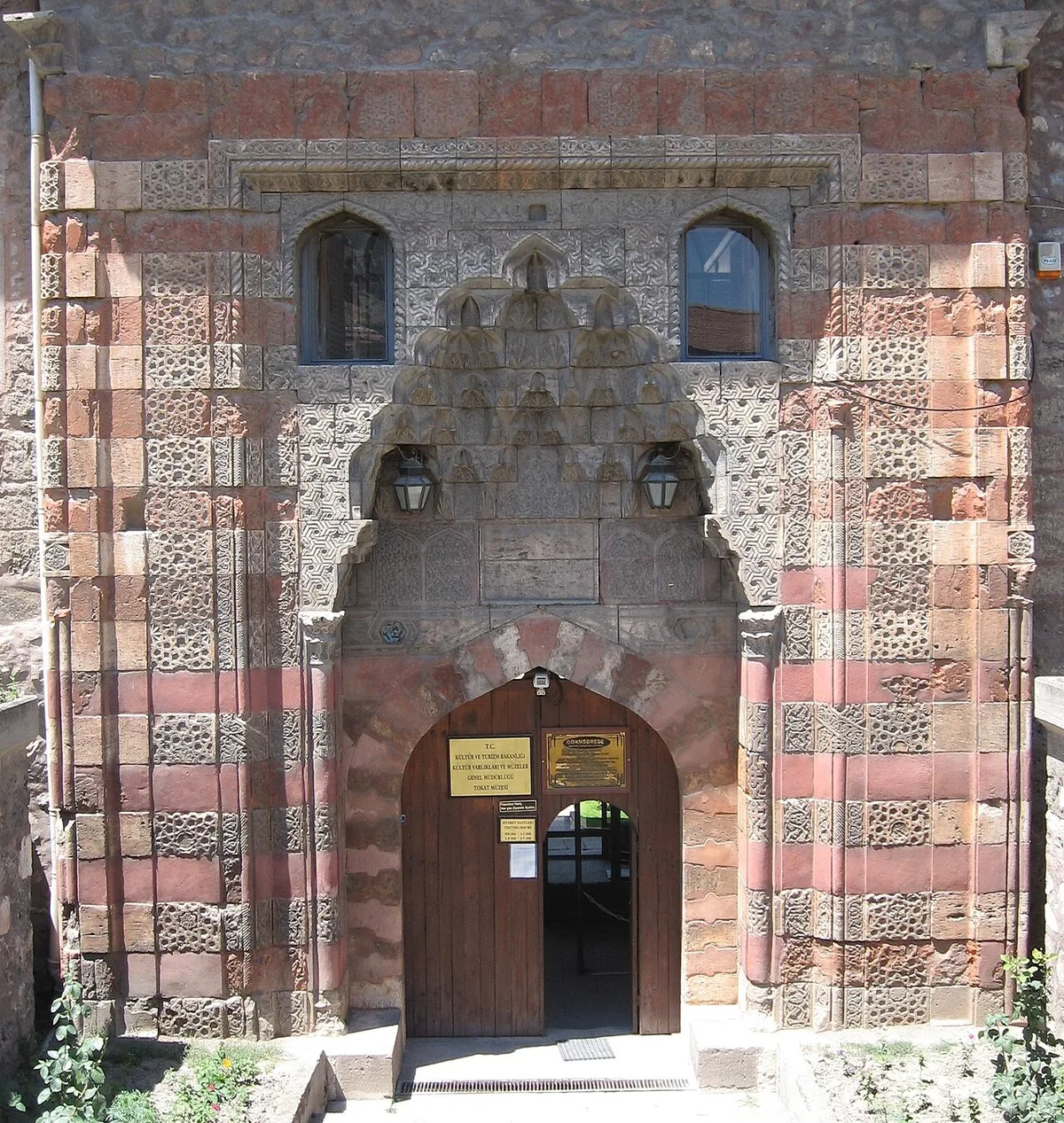 Tarihi Gökmedrese ve Darüşşifası