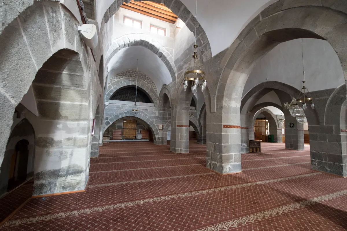 Seyyid Burhaneddin Türbesi ve Mezarlığı (Mevlana'nın Hocası)