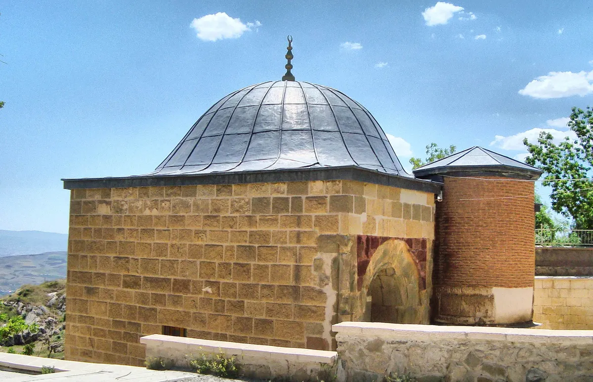 Tarihi Güzel Baba Türbesi - Elazığ Karakoçan