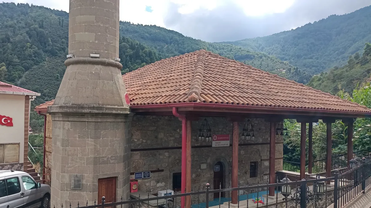 Tarihi Hacı Abdullah Halife Camii ve Külliyesi (1480 Yapımı Zengin Kalem İşçilikli Mabed)
