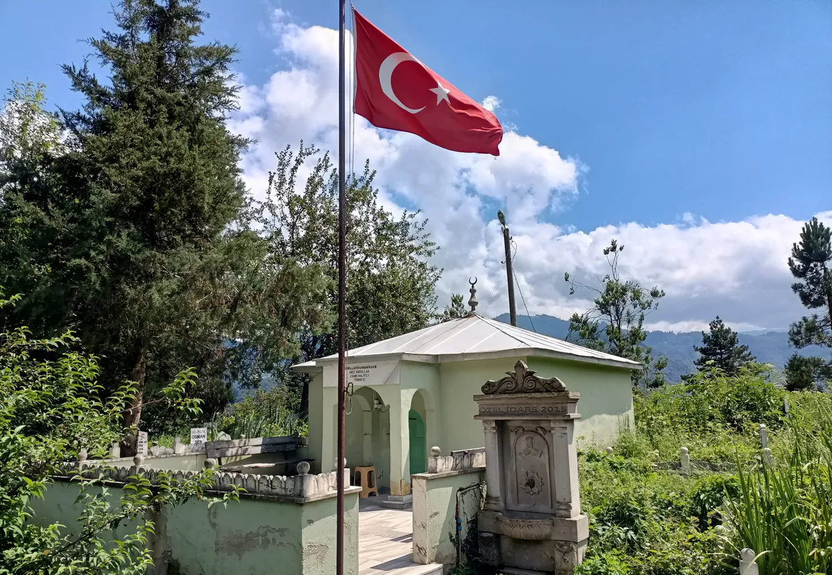 Tarihi Hacı Abdullah Halife Türbesi (1535 Yığma Taş Eser)