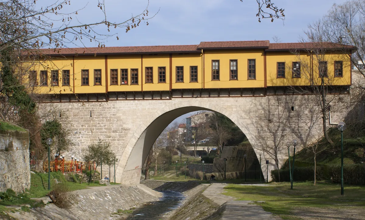 Tarihi Irgandı Köprüsü (Dünyanın 4 Çarşılı Köprüsünden Biri - M.S. 1442)