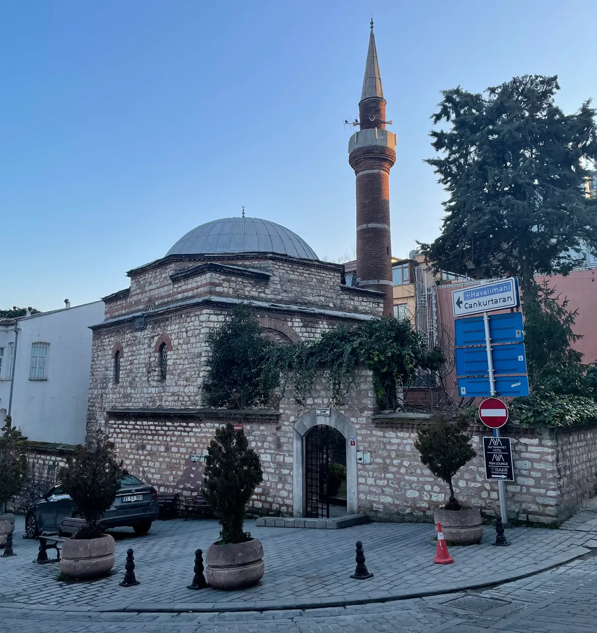 Tarihi İshak Paşa Camii & Külliyesi (M.S. 1468 Fatih Sultan Mehmed Sadrazamı)