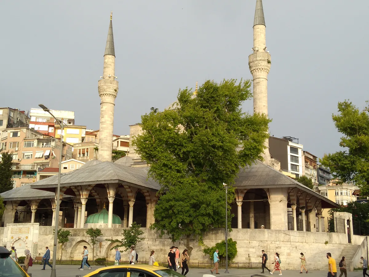 Çeçe Sultan Türbesi