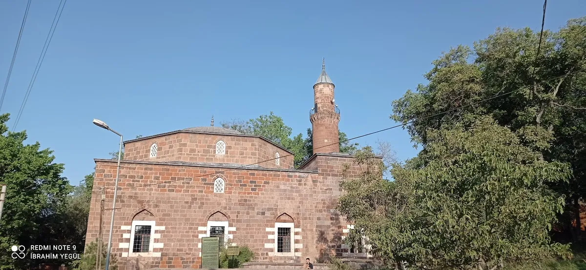 Tarihi İskender Paşa Camii