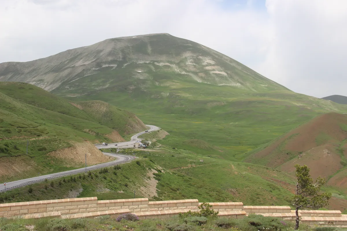 Tarihi Kop Dağı Müdafaası Milli Parkı ve Şehitler Abidesi - Erzurum Aşkale