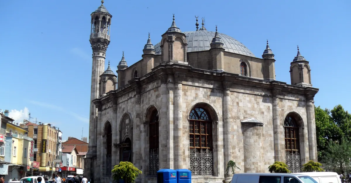 Tarihi Kilimli Merkez Camii