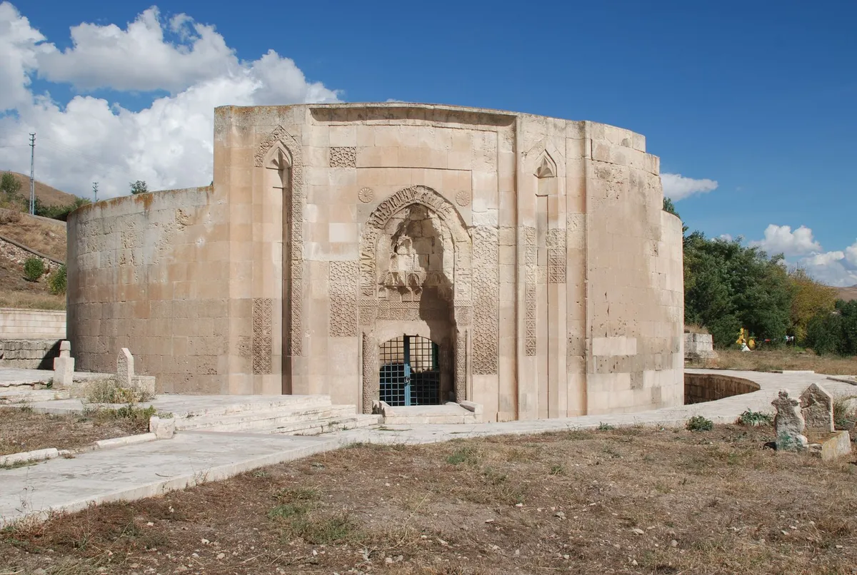 Tarihi Mama Hatun Kümbeti