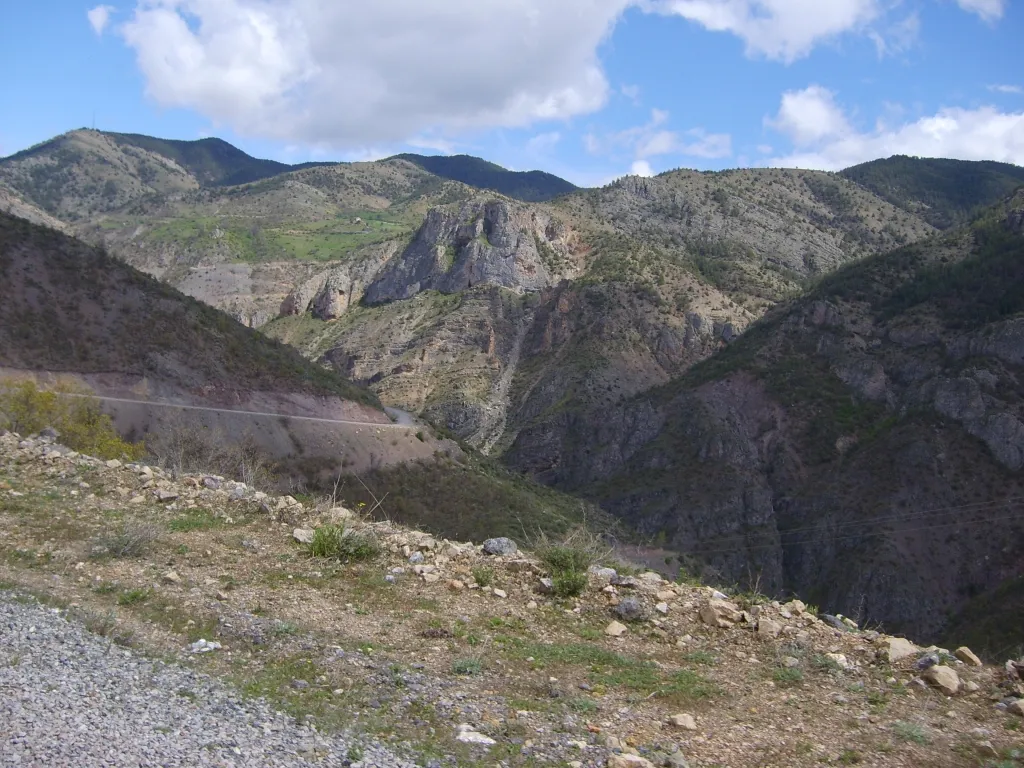 Tarihi Olucak (İmera) Manastırı (1350 Gotik Taş Manastır) - Gümüşhane Merkez