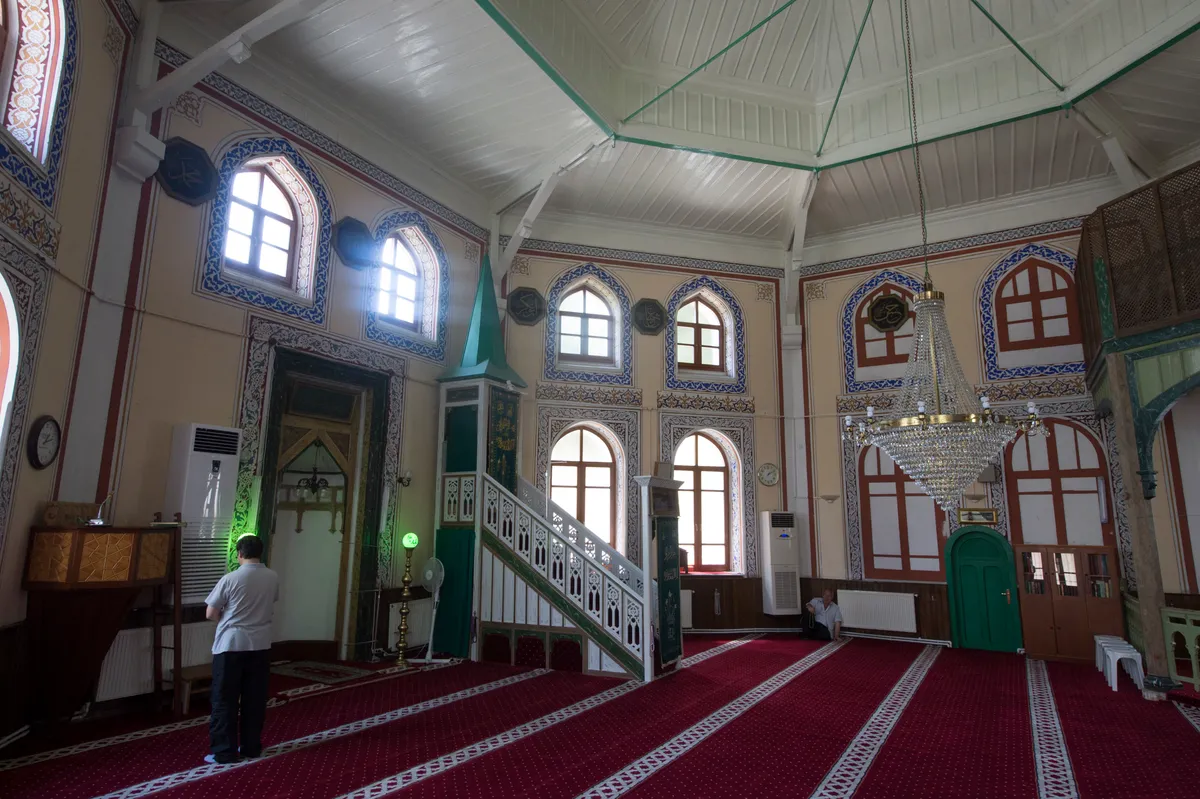 Tarihi Orta Cami