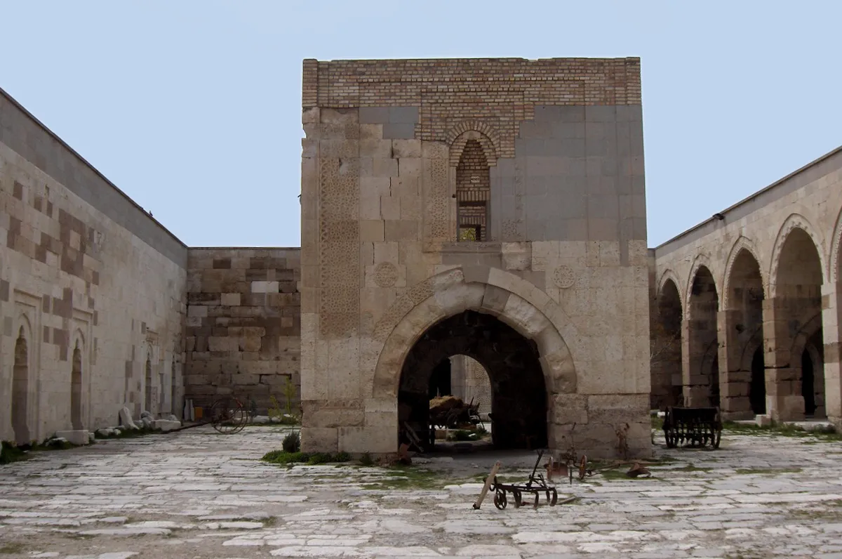 Tarihi Pir Baba Türbesi ve Mescidi - Aksaray Merkez