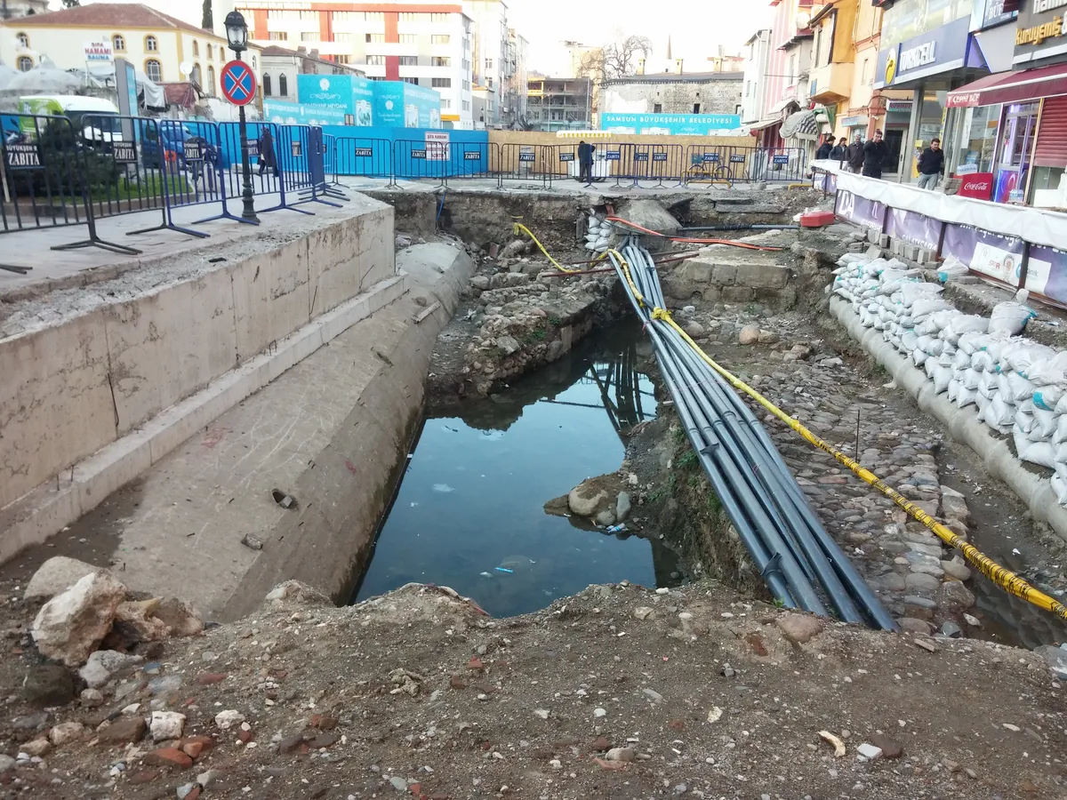 Tarihi Saathane Meydanı ve Saat Kulesi