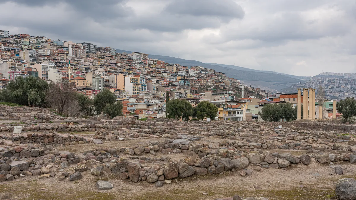 Tarihi Smyrna Höyüğü ve Tepekule Ören Yeri (Eski İzmir - MÖ 3000)