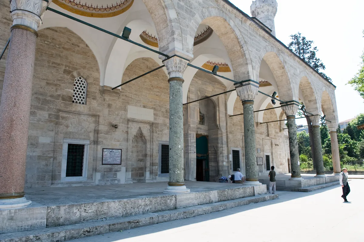 Denizli Honaz'ın Manevi Mirası: Tarihi Cami ve Kiliseler Rehberi