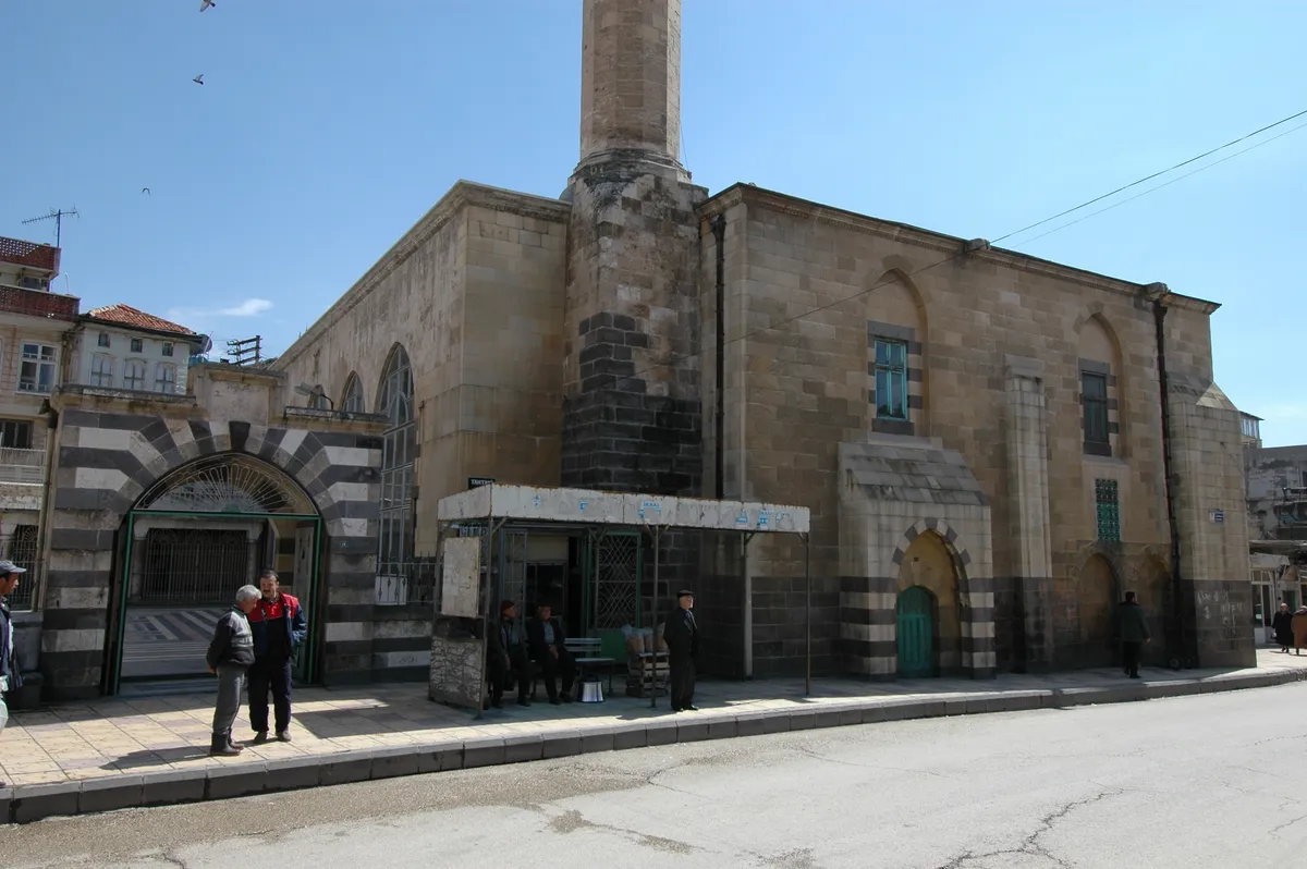 İzmir Kınık'ta EN İYİ Tarihi Camiler ve Manevi Mekanlar Nerede? (2026)