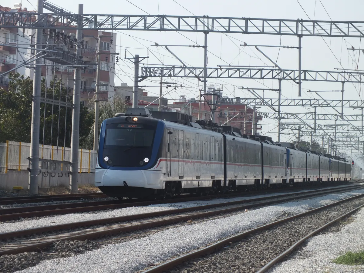 İzmir Torbalı'da EN İYİ Tarihi Yapılar ve Kaleler Nerede? (2026 Kültür Rehberi)